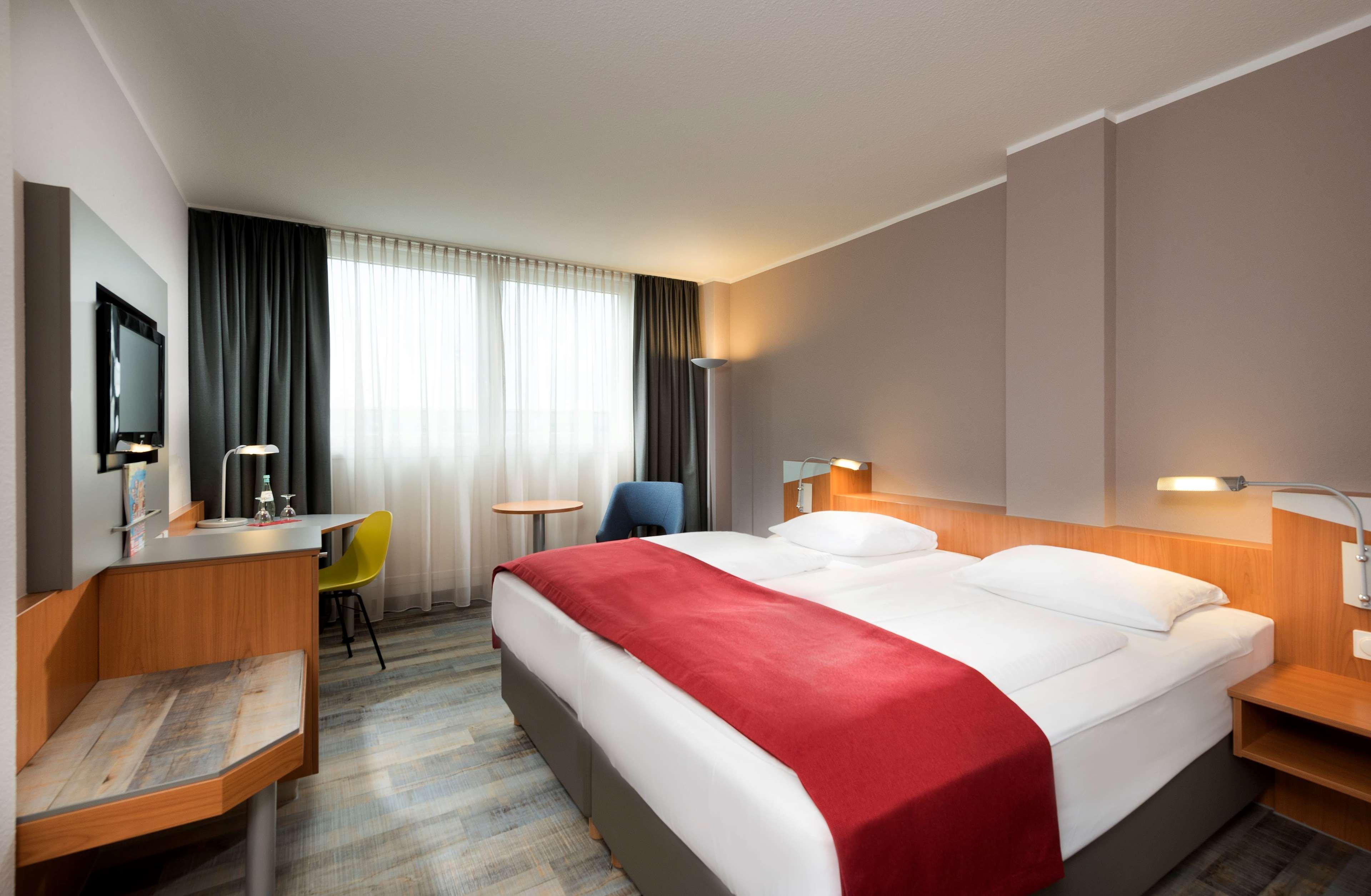 Ramada By Wyndham Hannover Messe Laatzen Exterior foto