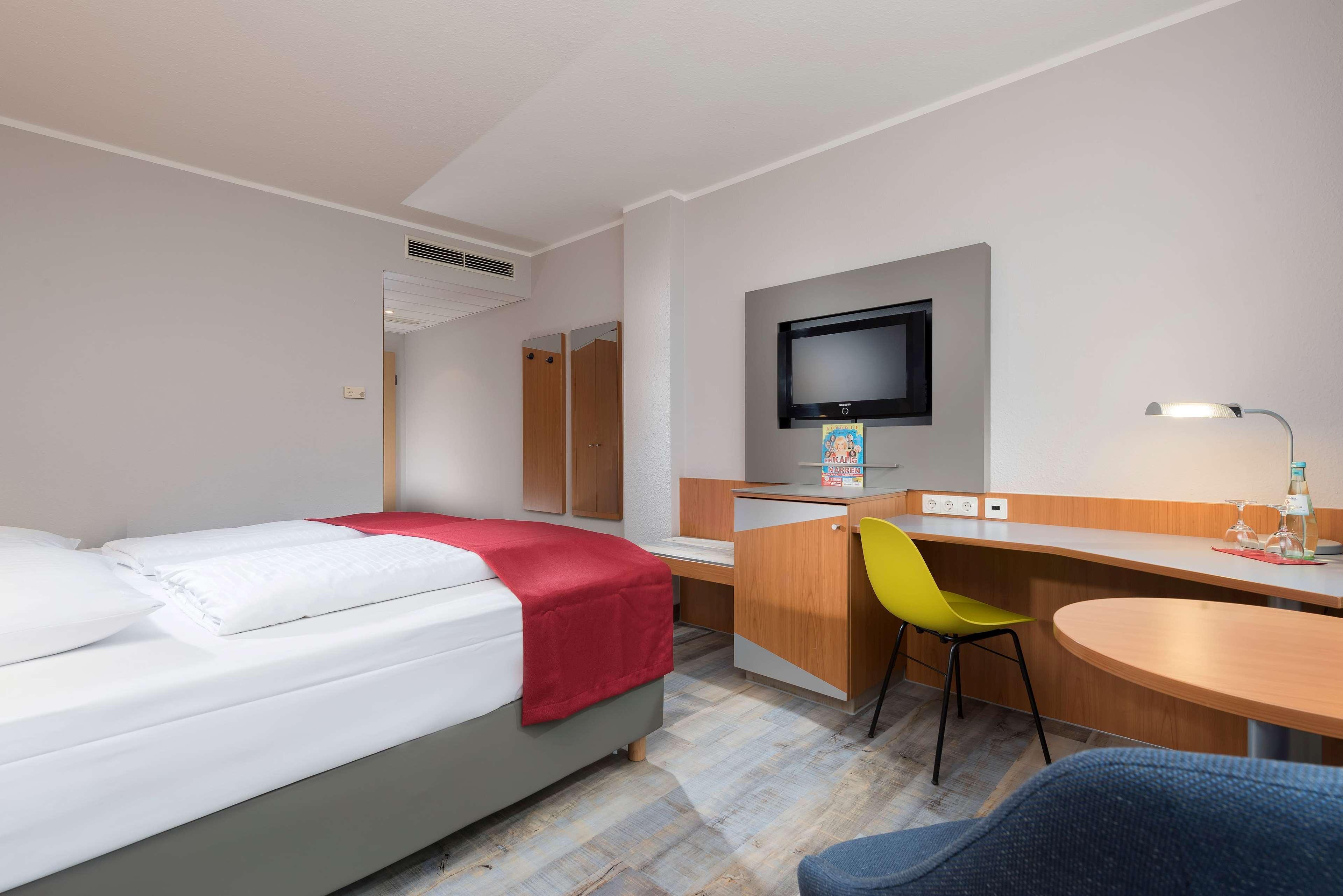 Ramada By Wyndham Hannover Messe Laatzen Exterior foto
