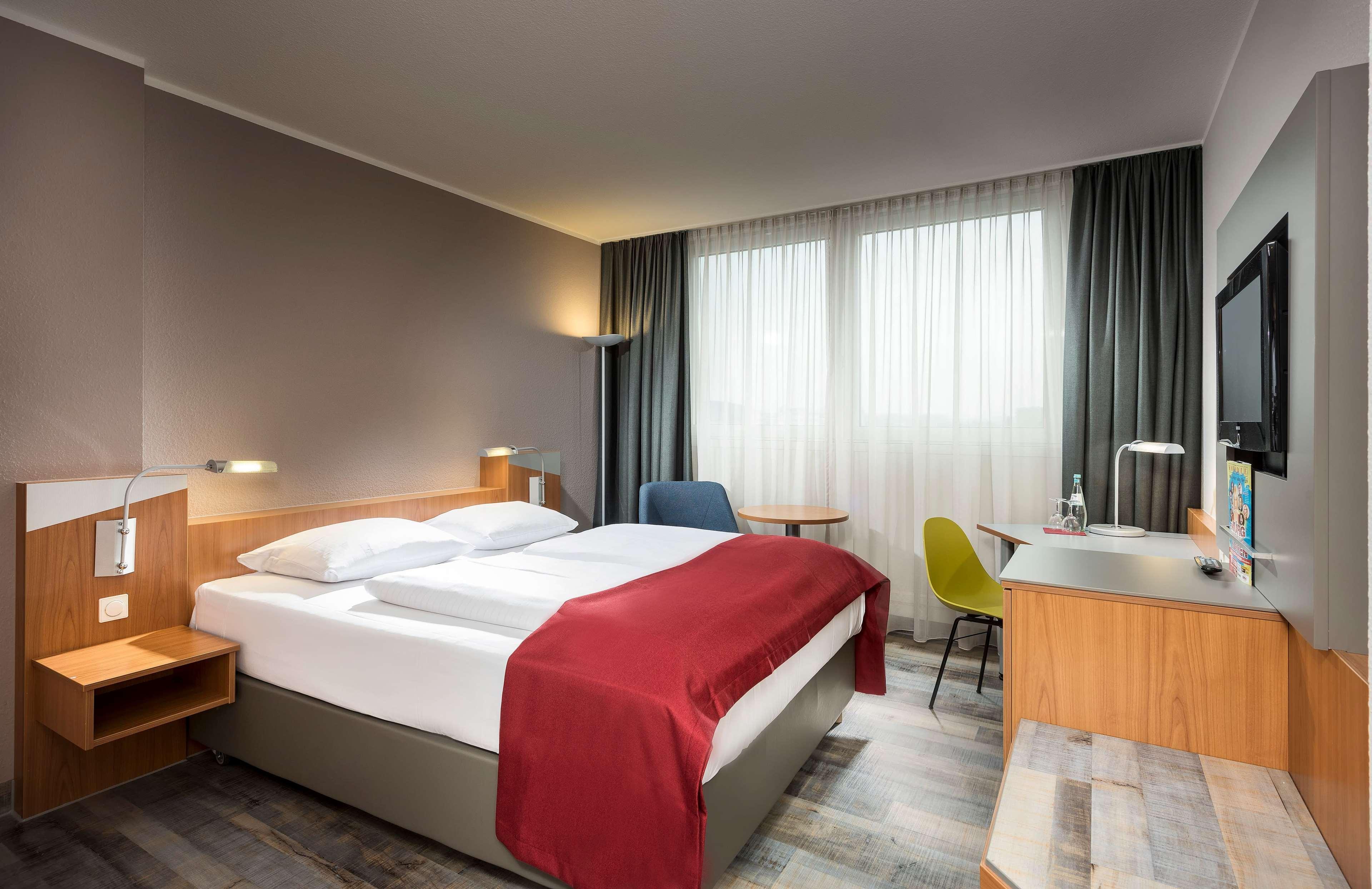 Ramada By Wyndham Hannover Messe Laatzen Exterior foto