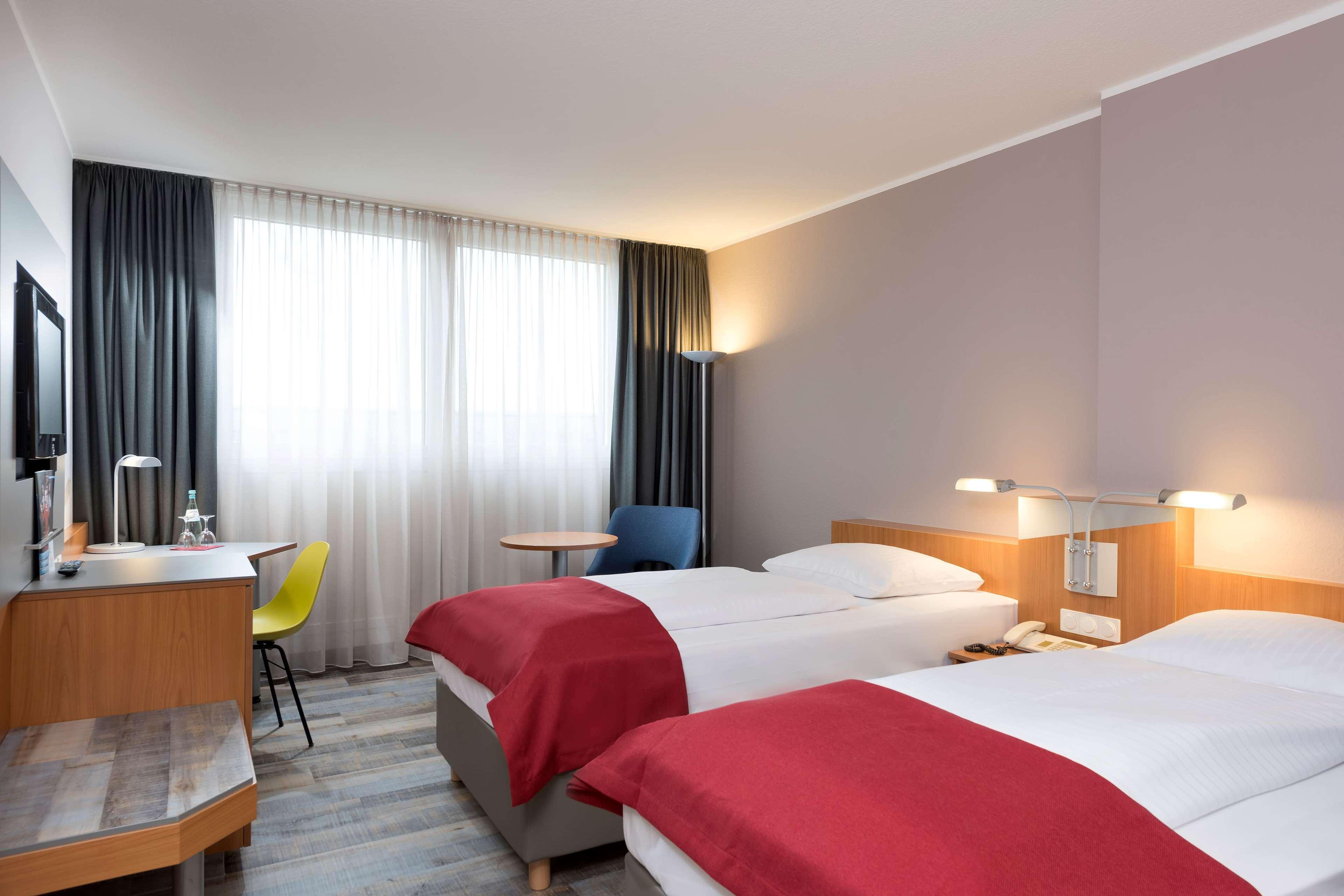 Ramada By Wyndham Hannover Messe Laatzen Exterior foto