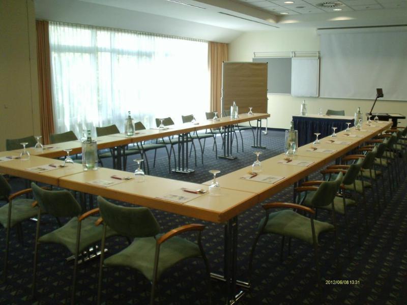 Ramada By Wyndham Hannover Messe Laatzen Exterior foto
