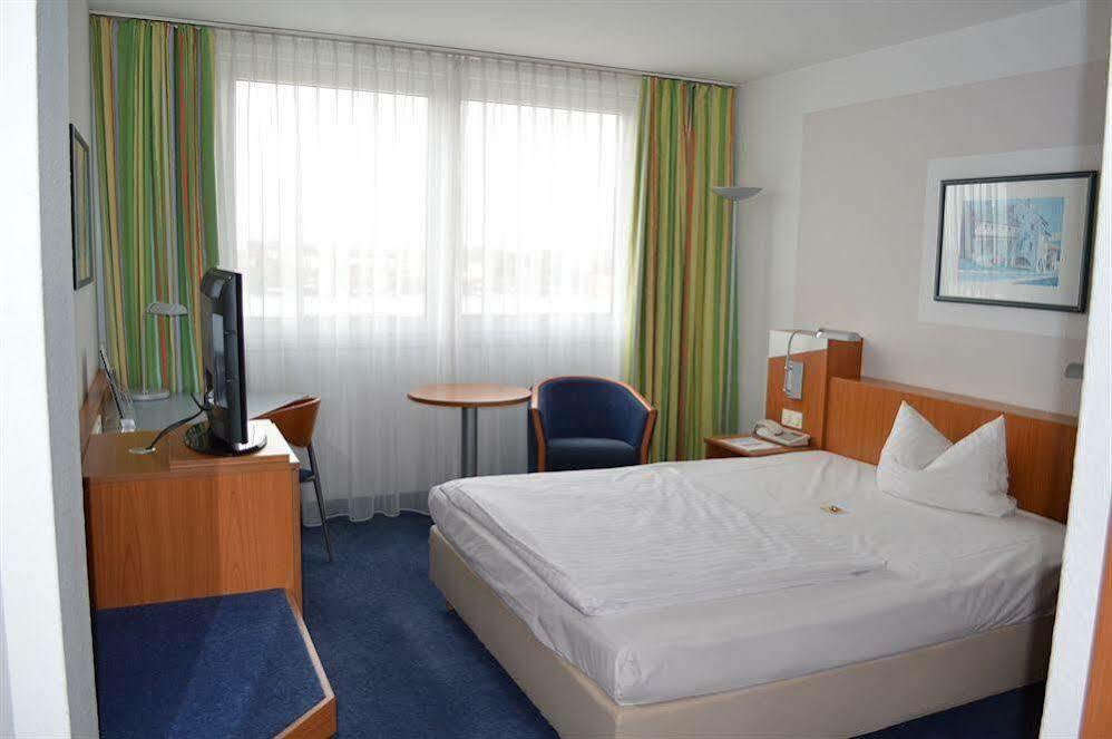 Ramada By Wyndham Hannover Messe Laatzen Exterior foto