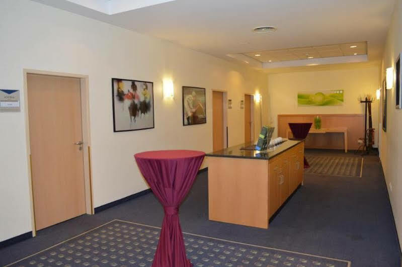 Ramada By Wyndham Hannover Messe Laatzen Exterior foto